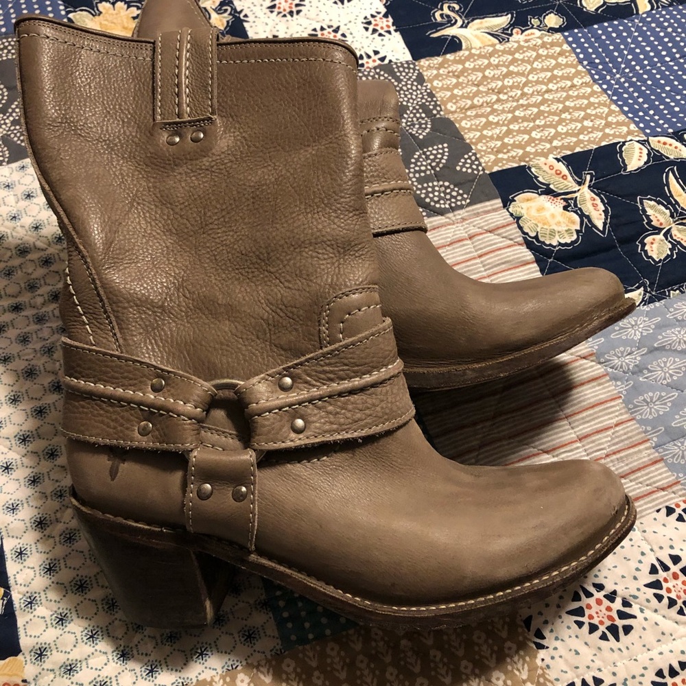 Frye Carmen harness boots women’s 11